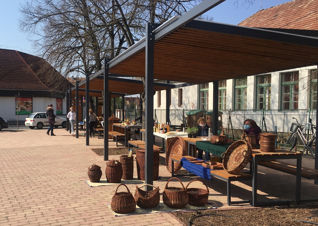 Piac Szigetmonostoron - a helyi vállalkozókon gyakoroltam